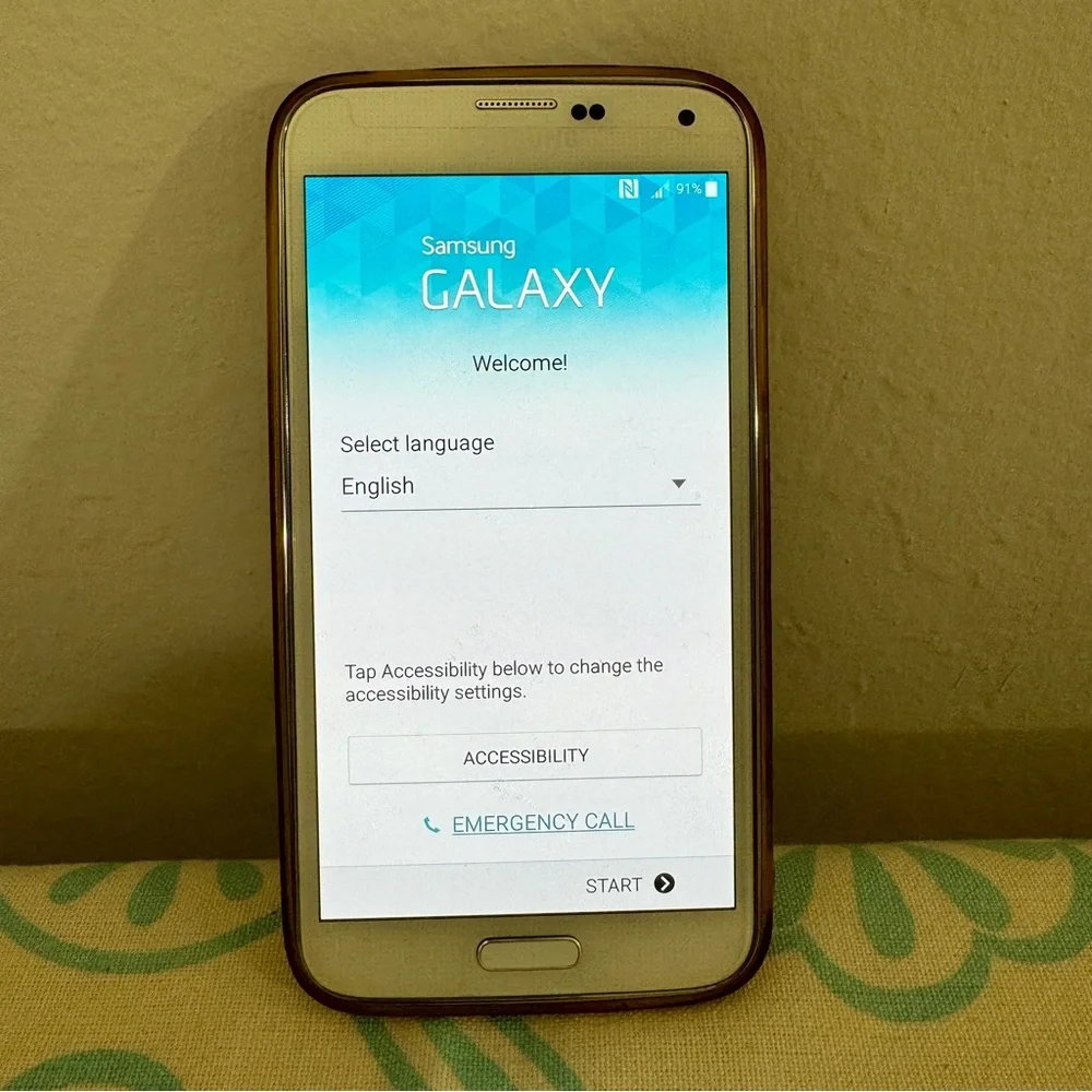 Unlocked Samsung Galaxy S5 flagship phone and charger and spare battery!